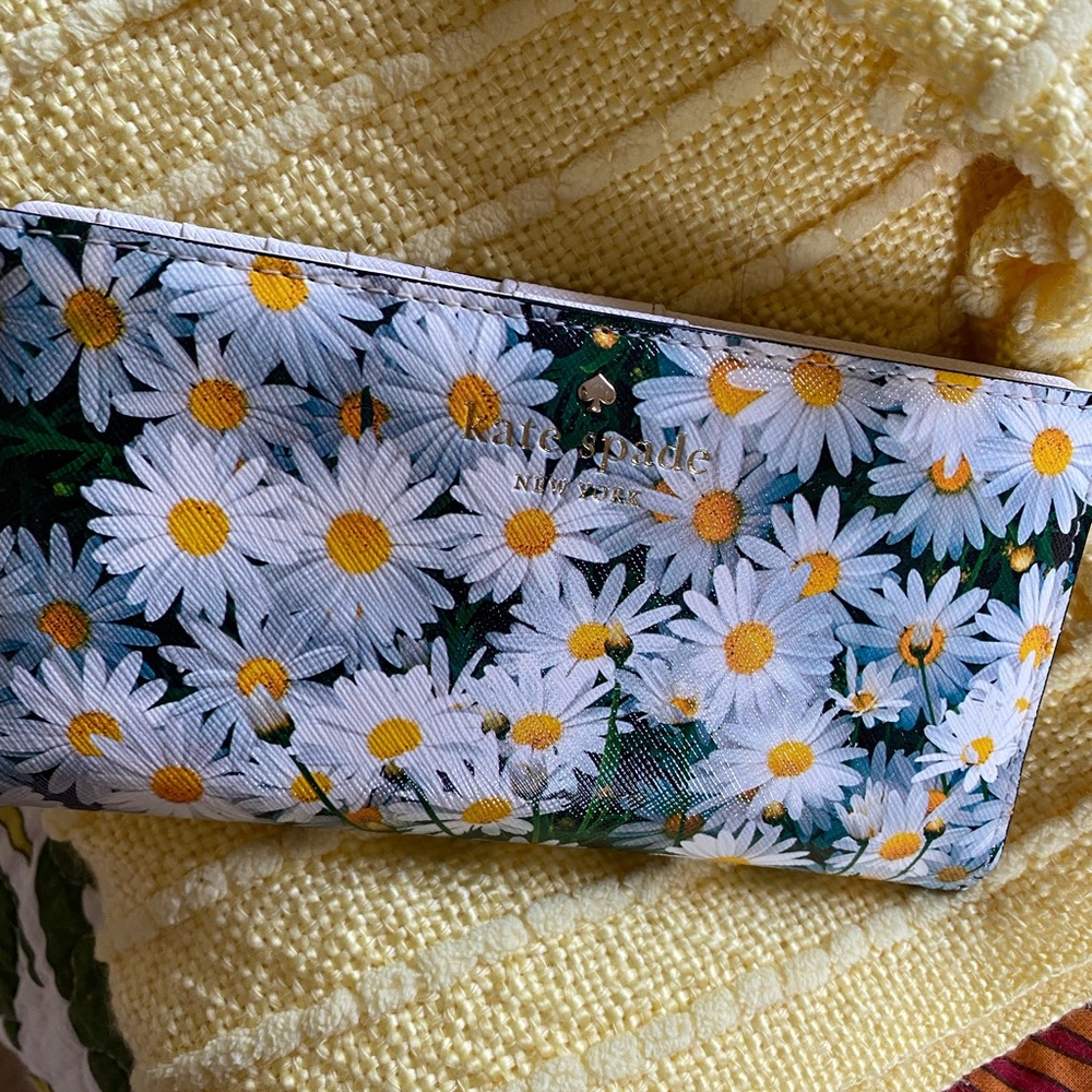 Kate Spade Daisy Wallet